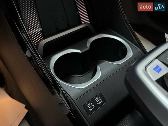 Белый БМВ iX1, объемом двигателя 0 л и пробегом 1 тыс. км за 33399 $, фото 17 на Automoto.ua