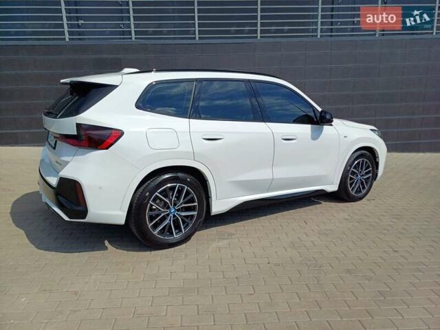 Белый БМВ iX1, объемом двигателя 0 л и пробегом 10 тыс. км за 39700 $, фото 5 на Automoto.ua