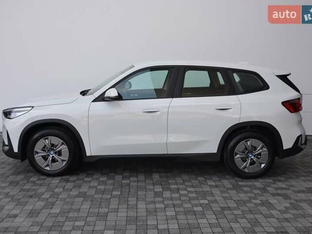 Белый БМВ iX1, объемом двигателя 0 л и пробегом 12 тыс. км за 37793 $, фото 1 на Automoto.ua