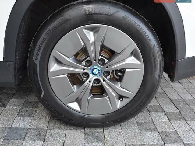 Белый БМВ iX1, объемом двигателя 0 л и пробегом 12 тыс. км за 37793 $, фото 9 на Automoto.ua