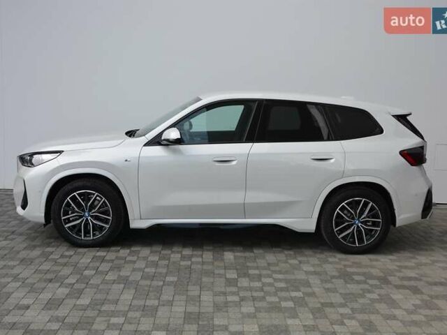 Белый БМВ iX1, объемом двигателя 0 л и пробегом 12 тыс. км за 50500 $, фото 1 на Automoto.ua