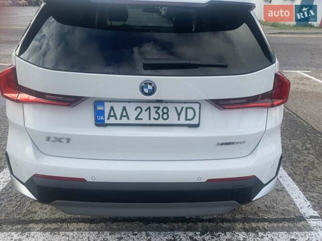 БМВ iX1 2024 у Києві на Automoto.ua Білий БМВ iX1, об'ємом двигуна 0 л та пробігом 1 тис. км за 47000 $, фото 4 на Automoto.ua