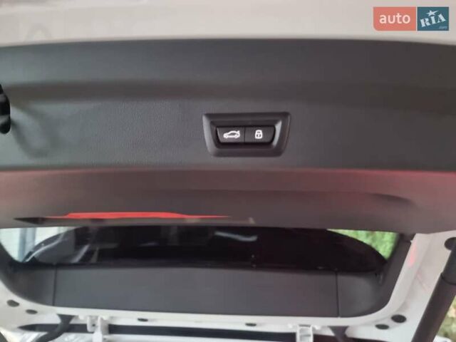 Белый БМВ iX1, объемом двигателя 0 л и пробегом 40 тыс. км за 29700 $, фото 5 на Automoto.ua