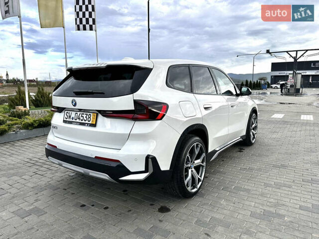 Белый БМВ iX1, объемом двигателя 0 л и пробегом 18 тыс. км за 30900 $, фото 5 на Automoto.ua