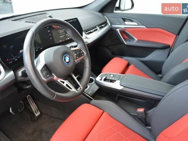 Белый БМВ iX1, объемом двигателя 0 л и пробегом 9 тыс. км за 44136 $, фото 4 на Automoto.ua