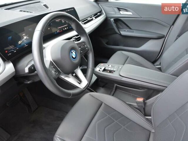 Белый БМВ iX1, объемом двигателя 0 л и пробегом 12 тыс. км за 37793 $, фото 4 на Automoto.ua