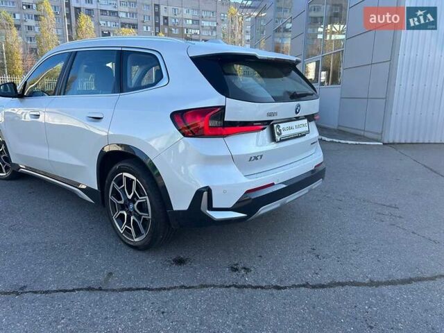 Белый БМВ iX1, объемом двигателя 0 л и пробегом 16 тыс. км за 31000 $, фото 6 на Automoto.ua
