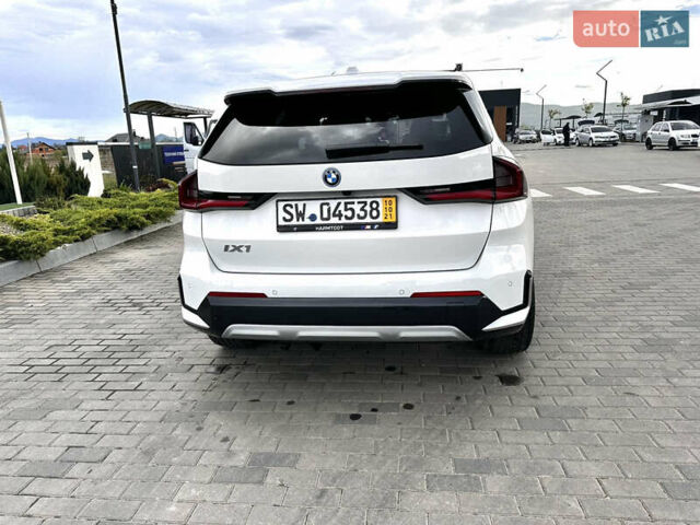 Белый БМВ iX1, объемом двигателя 0 л и пробегом 18 тыс. км за 30900 $, фото 6 на Automoto.ua
