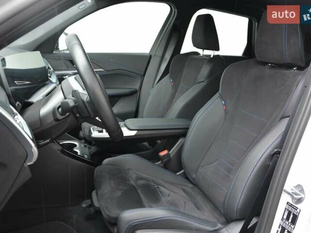 Белый БМВ iX1, объемом двигателя 0 л и пробегом 9 тыс. км за 43653 $, фото 3 на Automoto.ua