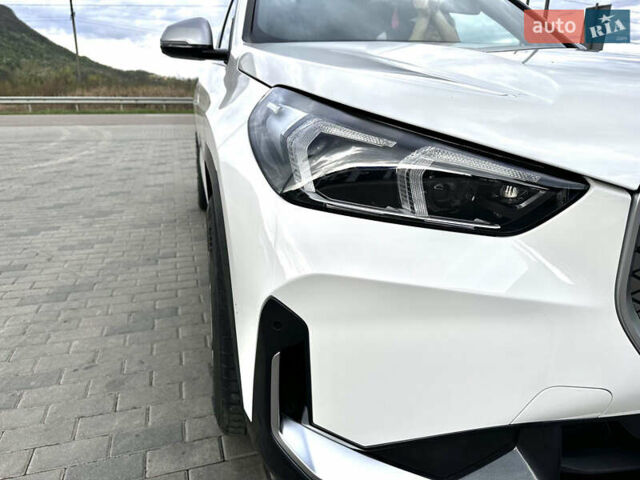Белый БМВ iX1, объемом двигателя 0 л и пробегом 18 тыс. км за 30900 $, фото 9 на Automoto.ua