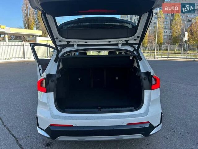 Белый БМВ iX1, объемом двигателя 0 л и пробегом 16 тыс. км за 31000 $, фото 10 на Automoto.ua