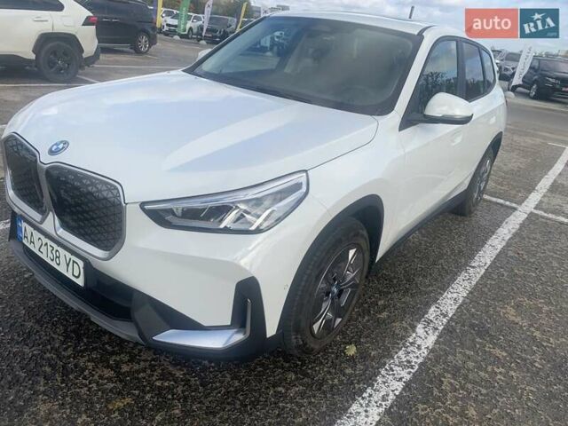 БМВ iX1 2024 у Києві на Automoto.ua Білий БМВ iX1, об'ємом двигуна 0 л та пробігом 1 тис. км за 47000 $, фото 2 на Automoto.ua