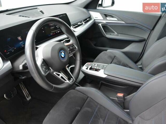 Белый БМВ iX1, объемом двигателя 0 л и пробегом 12 тыс. км за 50500 $, фото 4 на Automoto.ua