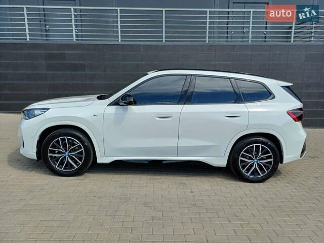 Белый БМВ iX1, объемом двигателя 0 л и пробегом 10 тыс. км за 39700 $, фото 6 на Automoto.ua