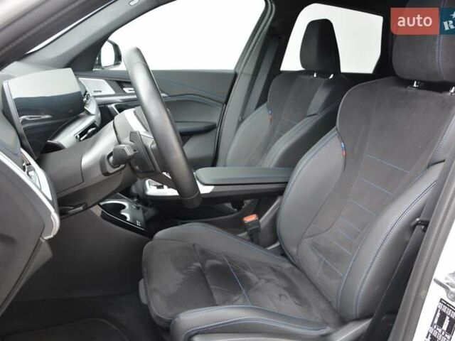 Белый БМВ iX1, объемом двигателя 0 л и пробегом 12 тыс. км за 50500 $, фото 3 на Automoto.ua