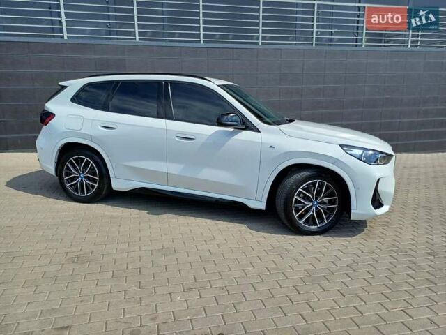 Белый БМВ iX1, объемом двигателя 0 л и пробегом 10 тыс. км за 39700 $, фото 1 на Automoto.ua