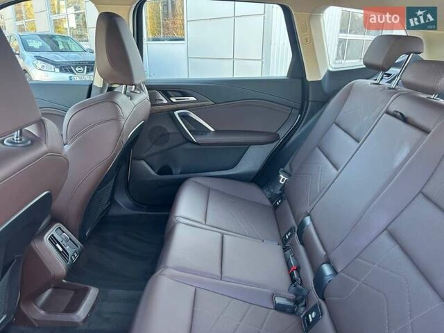 Белый БМВ iX1, объемом двигателя 0 л и пробегом 16 тыс. км за 31000 $, фото 12 на Automoto.ua