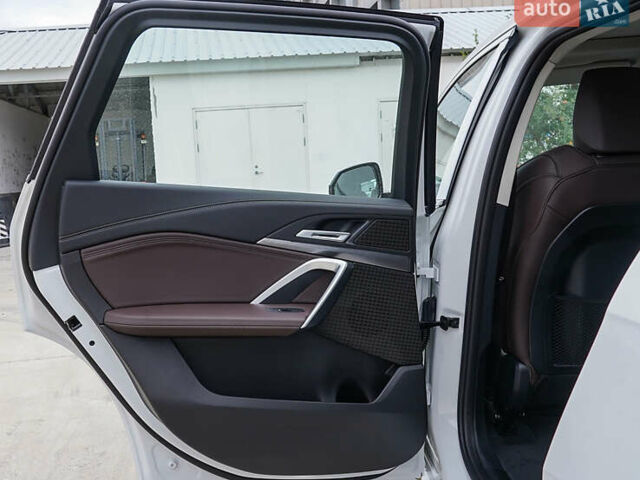 Белый БМВ iX1, объемом двигателя 0 л и пробегом 1 тыс. км за 32599 $, фото 17 на Automoto.ua