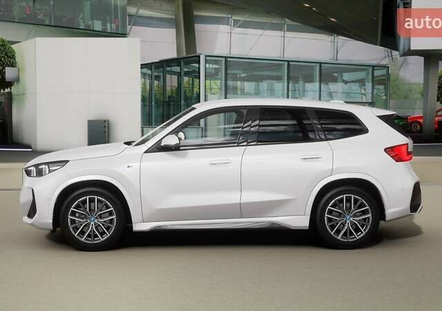 Белый БМВ iX1, объемом двигателя 0 л и пробегом 2 тыс. км за 50149 $, фото 2 на Automoto.ua