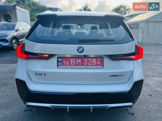 Белый БМВ iX1, объемом двигателя 0 л и пробегом 1 тыс. км за 34990 $, фото 4 на Automoto.ua