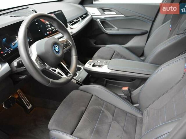 Бежевий БМВ iX1, об'ємом двигуна 0 л та пробігом 8 тис. км за 51802 $, фото 4 на Automoto.ua