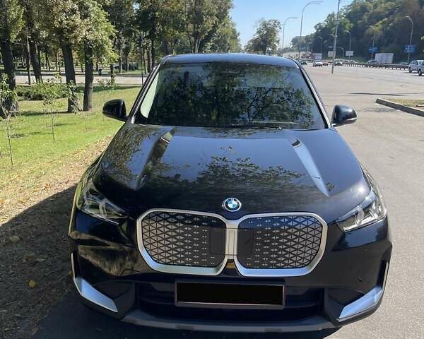 Черный БМВ iX1, объемом двигателя 0 л и пробегом 32 тыс. км за 34500 $, фото 4 на Automoto.ua