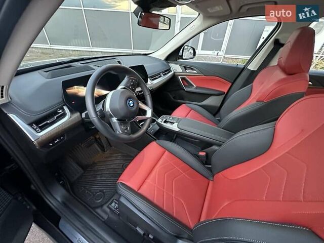 Чорний БМВ iX1, об'ємом двигуна 0 л та пробігом 3 тис. км за 29500 $, фото 7 на Automoto.ua
