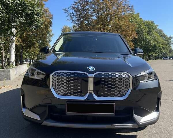 Черный БМВ iX1, объемом двигателя 0 л и пробегом 32 тыс. км за 34500 $, фото 2 на Automoto.ua