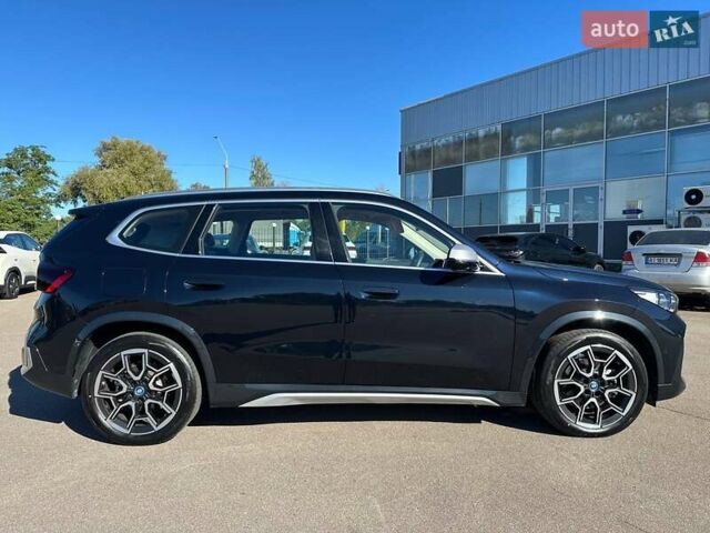 Чорний БМВ iX1, об'ємом двигуна 0 л та пробігом 3 тис. км за 29500 $, фото 3 на Automoto.ua