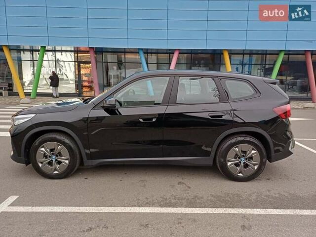 Чорний БМВ iX1, об'ємом двигуна 0 л та пробігом 7 тис. км за 38900 $, фото 4 на Automoto.ua
