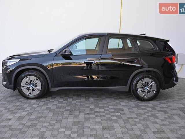 Черный БМВ iX1, объемом двигателя 0 л и пробегом 6 тыс. км за 34765 $, фото 1 на Automoto.ua