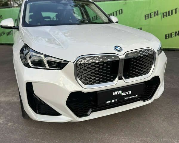БМВ iX1, объемом двигателя 0 л и пробегом 6 тыс. км за 32400 $, фото 1 на Automoto.ua