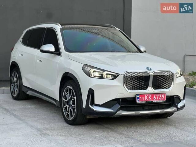 БМВ iX1, объемом двигателя 0 л и пробегом 17 тыс. км за 30500 $, фото 2 на Automoto.ua