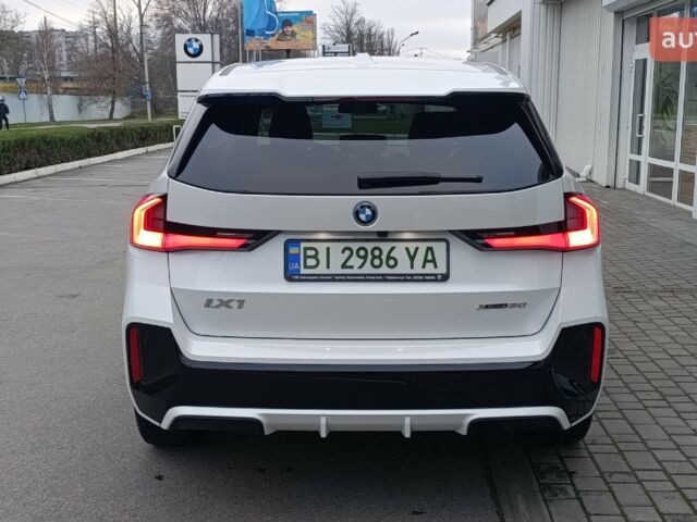 БМВ iX1, объемом двигателя 0 л и пробегом 0 тыс. км за 50206 $, фото 4 на Automoto.ua