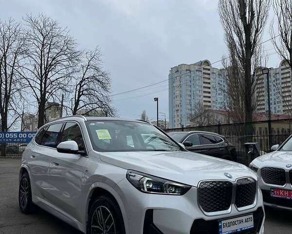 БМВ iX1, объемом двигателя 0 л и пробегом 1 тыс. км за 31399 $, фото 1 на Automoto.ua