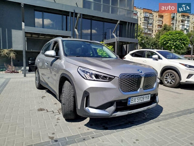 Серый БМВ iX1, объемом двигателя 0 л и пробегом 20 тыс. км за 25900 $, фото 15 на Automoto.ua