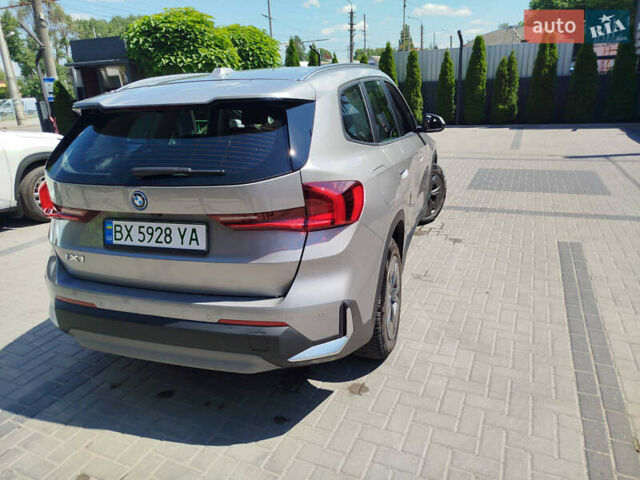 Серый БМВ iX1, объемом двигателя 0 л и пробегом 20 тыс. км за 25900 $, фото 6 на Automoto.ua