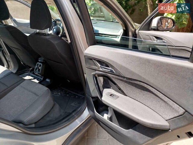 Серый БМВ iX1, объемом двигателя 0 л и пробегом 20 тыс. км за 25900 $, фото 9 на Automoto.ua