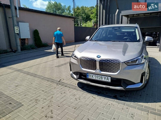 Серый БМВ iX1, объемом двигателя 0 л и пробегом 20 тыс. км за 25900 $, фото 19 на Automoto.ua