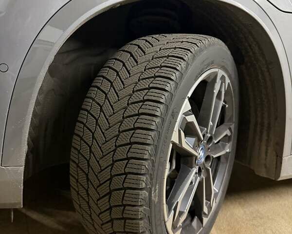 Серый БМВ iX1, объемом двигателя 0 л и пробегом 4 тыс. км за 35000 $, фото 2 на Automoto.ua