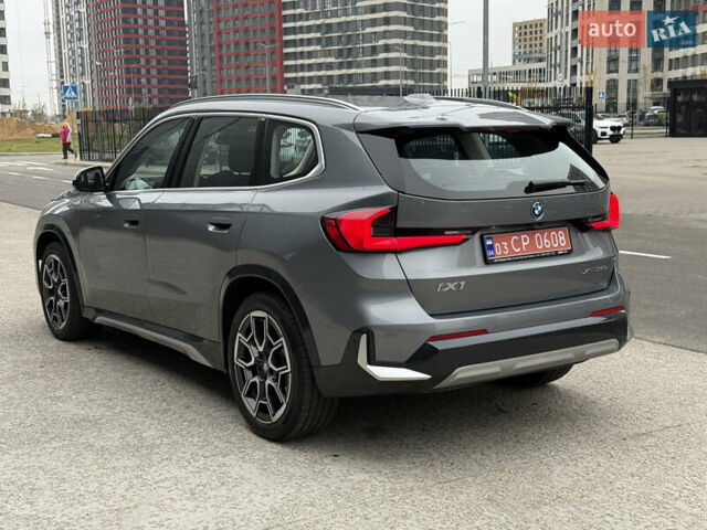 Серый БМВ iX1, объемом двигателя 0 л и пробегом 17 тыс. км за 35000 $, фото 2 на Automoto.ua