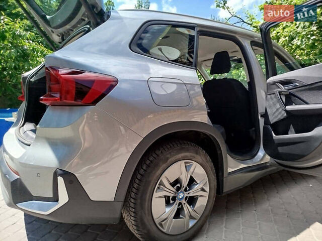 Серый БМВ iX1, объемом двигателя 0 л и пробегом 20 тыс. км за 25900 $, фото 8 на Automoto.ua