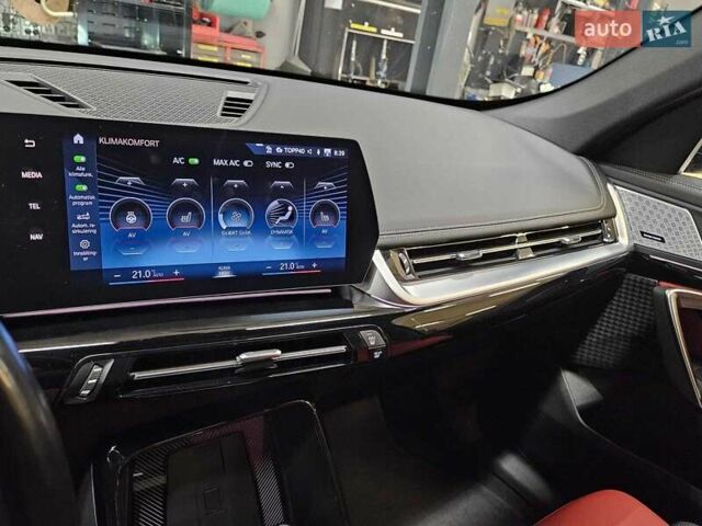 БМВ iX1 2023 в Киеве на Automoto.ua Серый БМВ iX1, объемом двигателя 0 л и пробегом 48 тыс. км за 29500 $, фото 15 на Automoto.ua