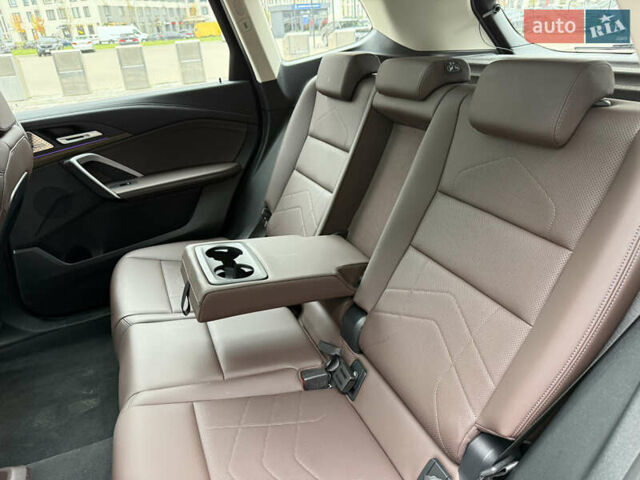 Серый БМВ iX1, объемом двигателя 0 л и пробегом 17 тыс. км за 35000 $, фото 30 на Automoto.ua
