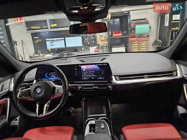 БМВ iX1 2023 в Киеве на Automoto.ua Серый БМВ iX1, объемом двигателя 0 л и пробегом 48 тыс. км за 29500 $, фото 4 на Automoto.ua