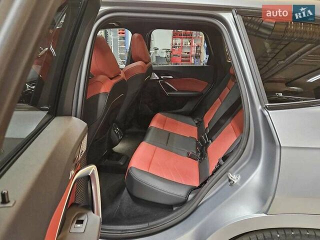 БМВ iX1 2023 в Киеве на Automoto.ua Серый БМВ iX1, объемом двигателя 0 л и пробегом 48 тыс. км за 29500 $, фото 3 на Automoto.ua