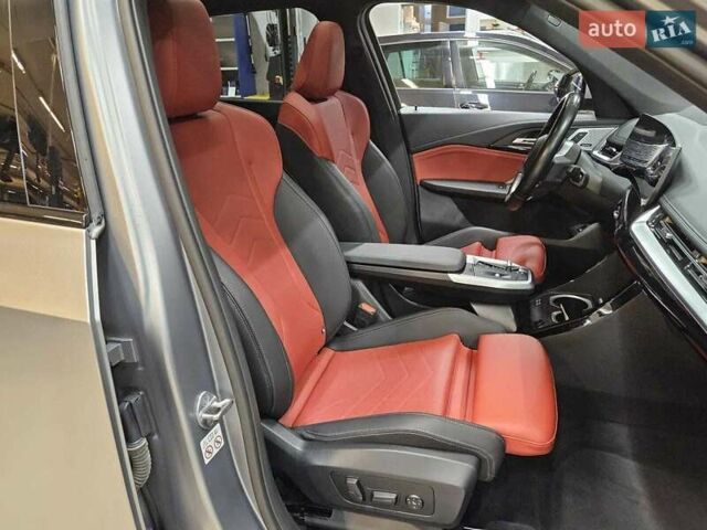 БМВ iX1 2023 в Киеве на Automoto.ua Серый БМВ iX1, объемом двигателя 0 л и пробегом 48 тыс. км за 29500 $, фото 23 на Automoto.ua