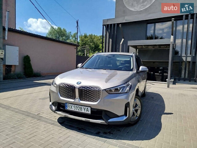 Серый БМВ iX1, объемом двигателя 0 л и пробегом 20 тыс. км за 25900 $, фото 7 на Automoto.ua