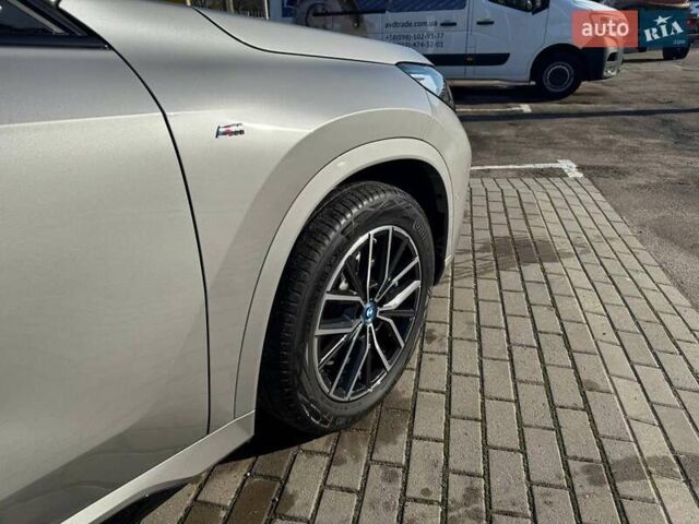 БМВ iX1 2024 в Житомире на Automoto.ua Серый БМВ iX1, объемом двигателя 0 л и пробегом 8 тыс. км за 52031 $, фото 3 на Automoto.ua