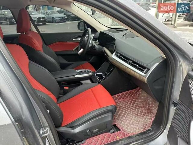 Серый БМВ iX1, объемом двигателя 0 л и пробегом 3 тыс. км за 27999 $, фото 3 на Automoto.ua